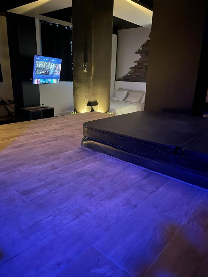 La Jacuzzi Et Sauna Privatif Liefdeshotel