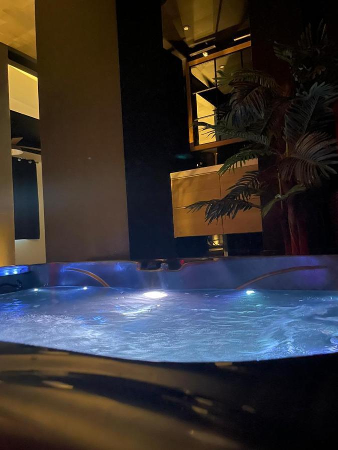 La Jacuzzi Et Sauna Privatif