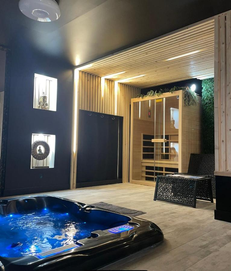 La Jacuzzi Et Sauna Privatif Liefdeshotel *